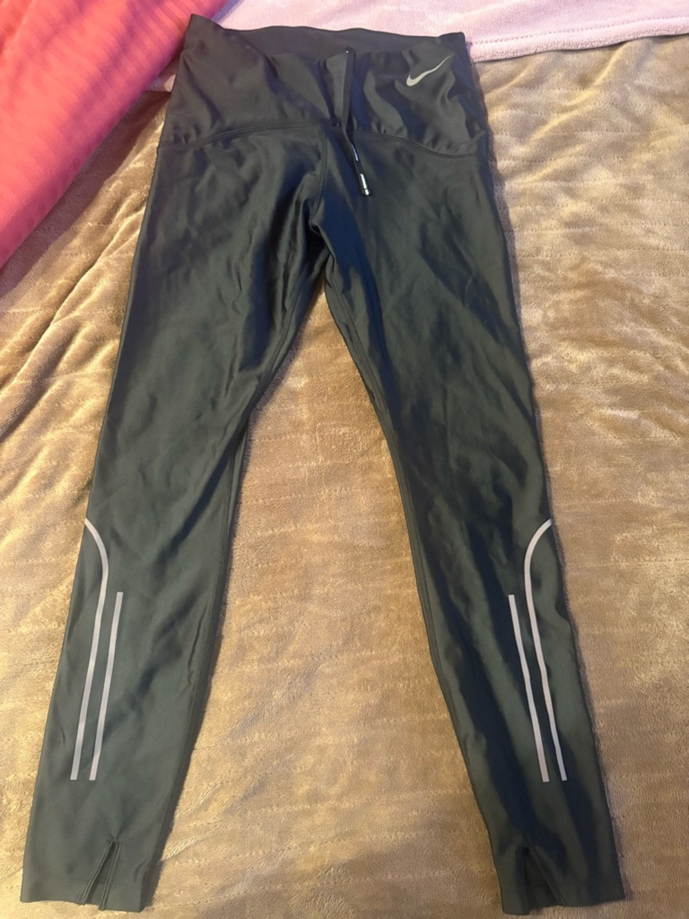 Nike Black Reflective Running leggings size medium runs smaller